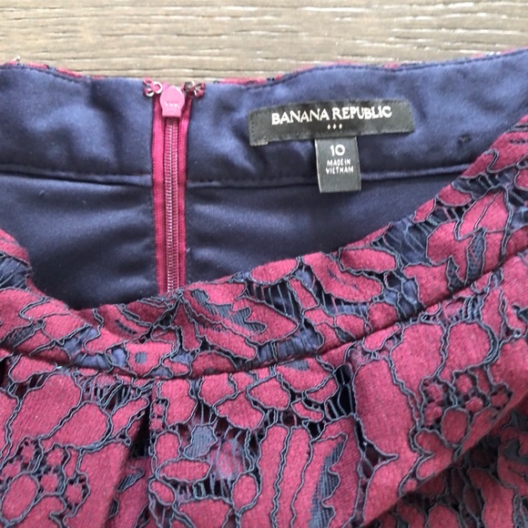 Maroon Banana Republic Lace boxed Pleated Skrt 10 - Picture 2 of 11